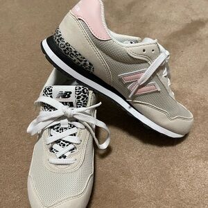 New Balance Kids/Women’s Sneakers - Pink and Cream